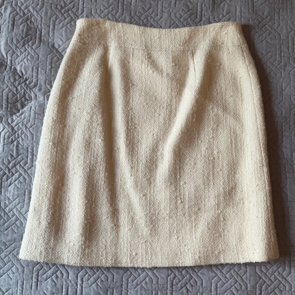 Textured, Off-white skirt - Picture 4 of 4